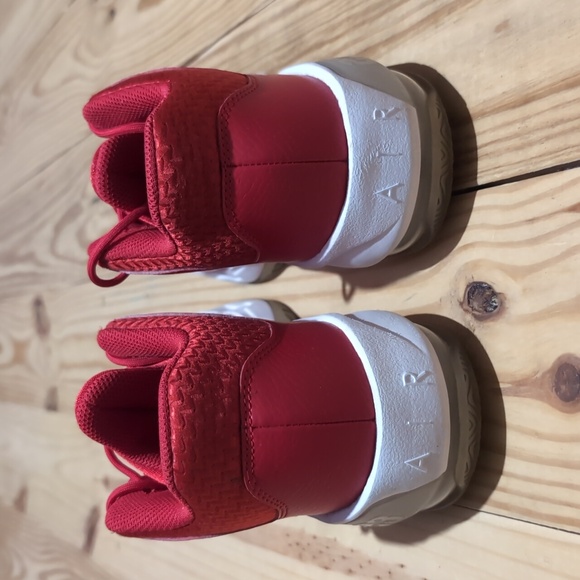 Jordan Max Aura 3 University Red Sneakers - Picture 4 of 9